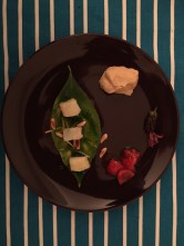 baccalà con infusione di olio, pinoli, limone e maionese di ceci